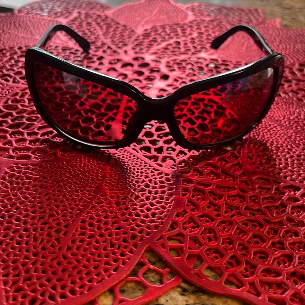 Authentic MAUI JIM black polarized  wraparound women’s sunglasses